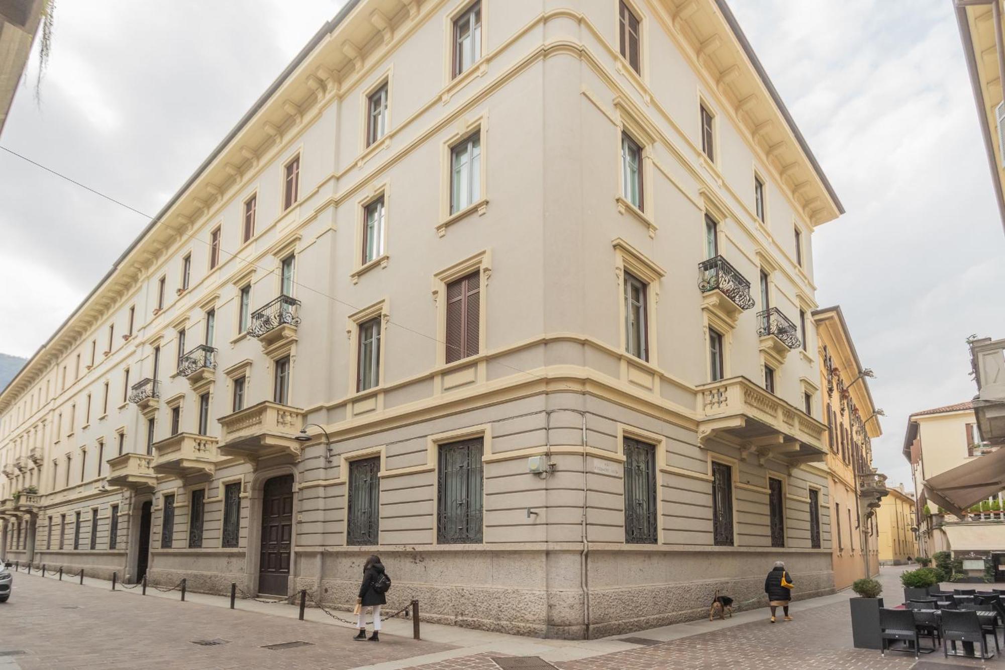 Cinque Giornate 70 Suites By Rent All Комо Екстериор снимка